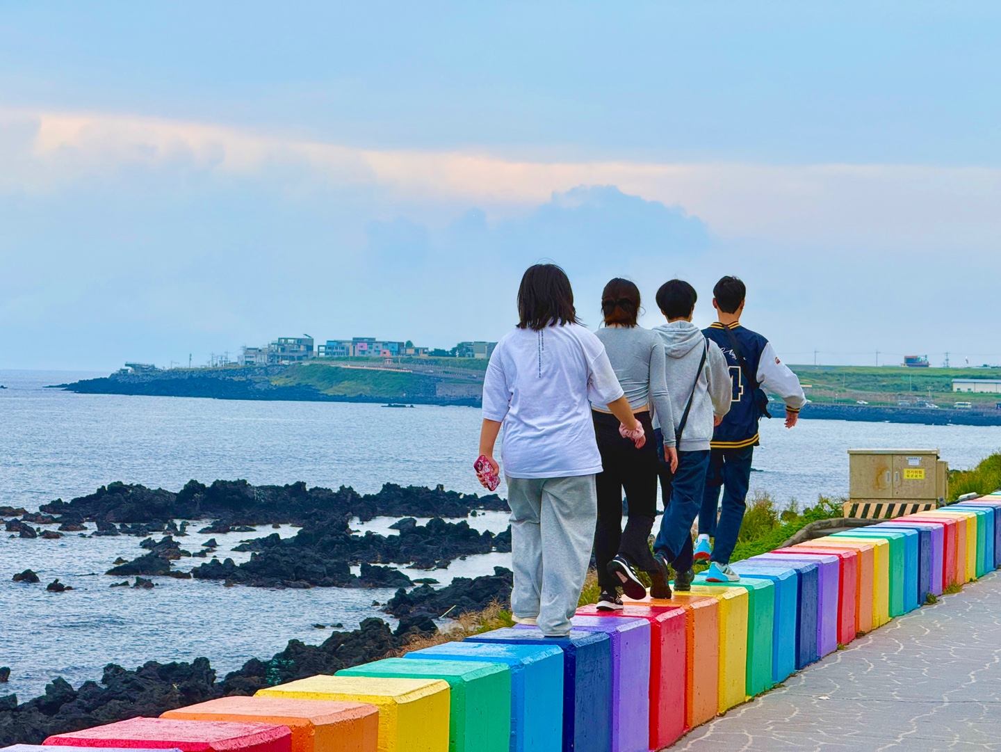 그림입니다.  원본 그림의 이름: KakaoTalk_20241111_110413607_02.jpg  원본 그림의 크기: 가로 1440pixel, 세로 1081pixel